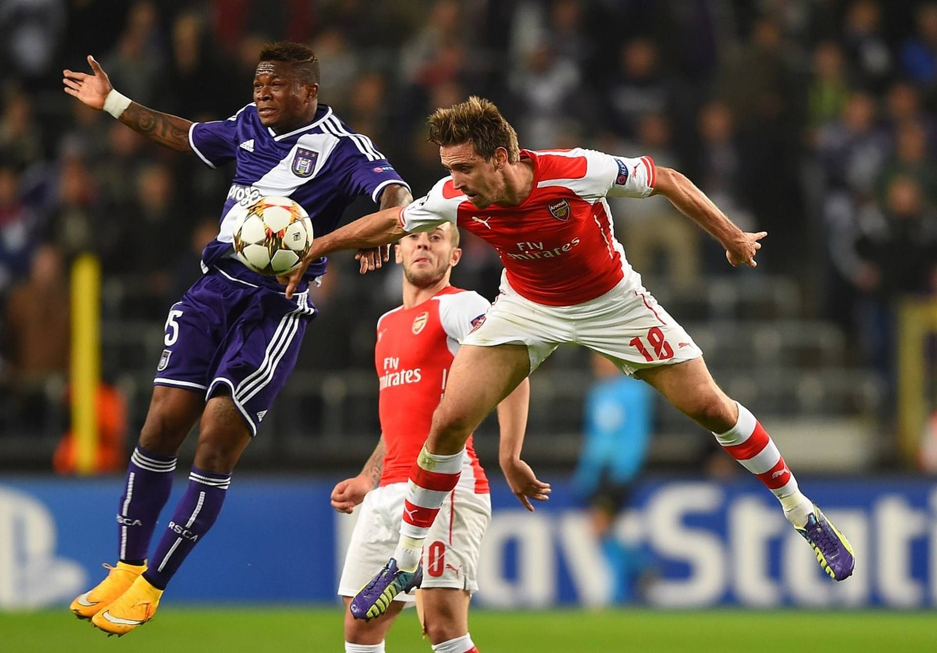 ag体育官网-集结日荷甲焦点战，阿斯顿维拉再遭质疑，球迷炸锅，更衣室氛围转暖